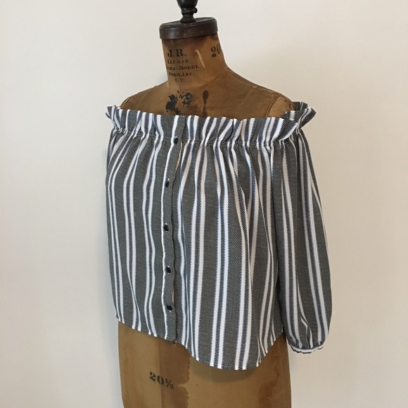 CAMEO ROSE  plus size cold shoulder stripe blouse. - Picture 3 of 8